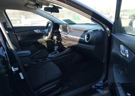 2022 Kia Forte Lxs z USA, uszkodzony, nr VIN 3KPF24AD1NE474793